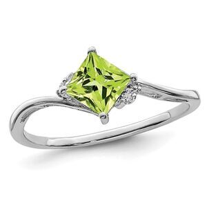 Solitaire Princess Cut Natural Peridot Ring 0.60 Carat (ctw) in Sterling Silver